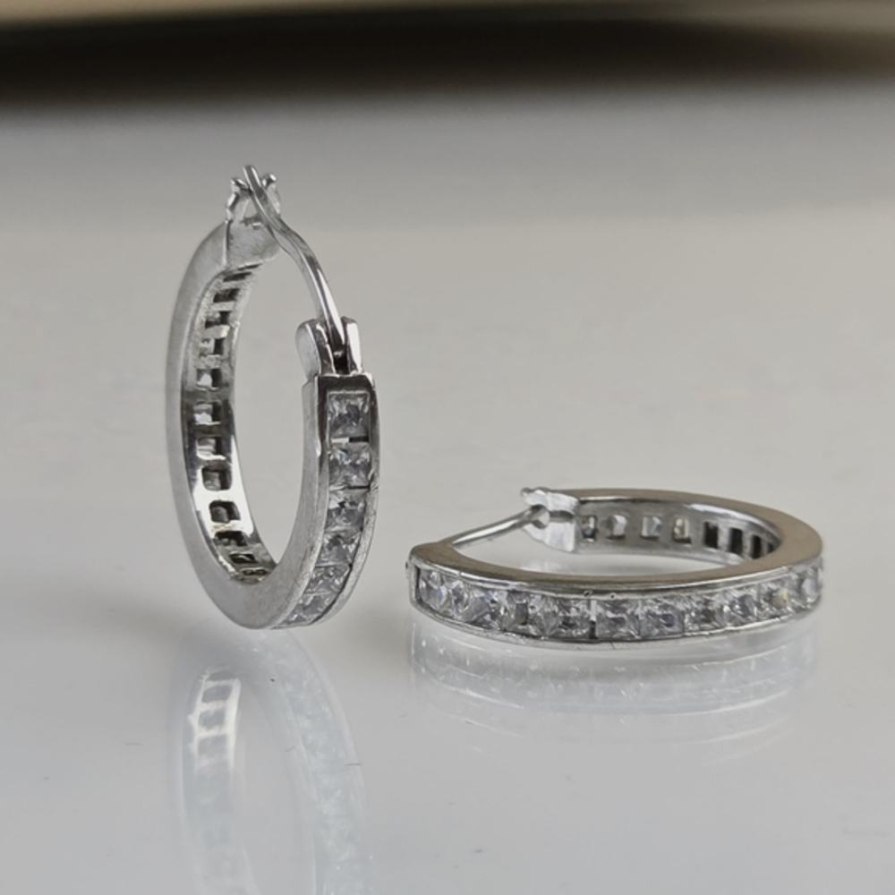 Silvertone‎ CZ Small Hoop Earrings Pierced Normcore Classic Quiet Luxury